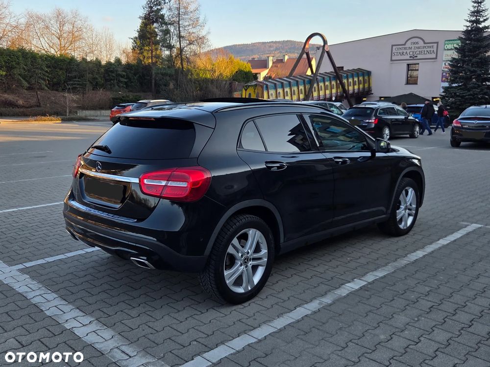 Mercedes-Benz GLA 220 d 4Matic 7G-DCT Style - 4