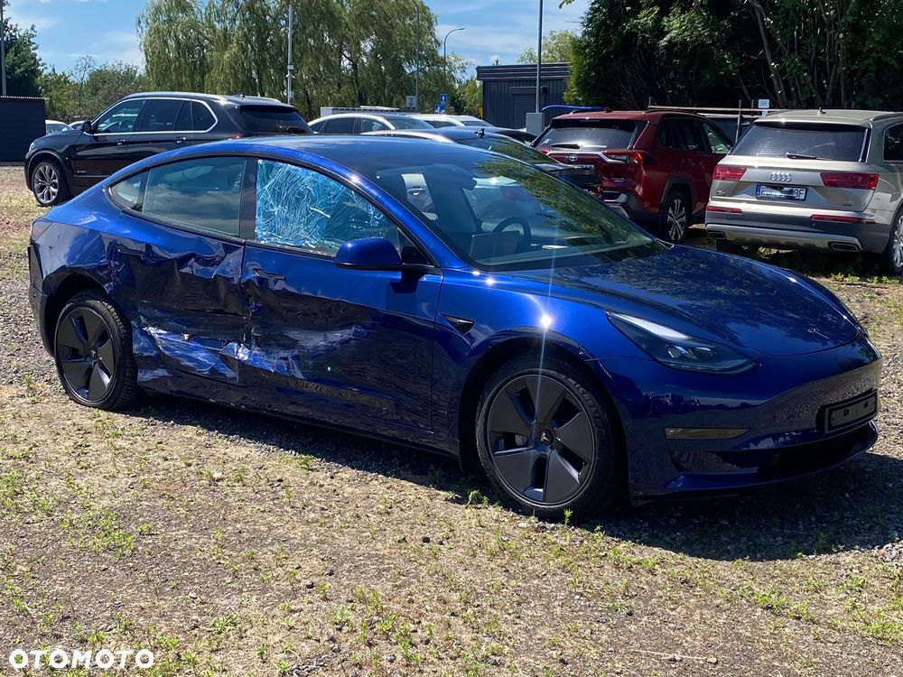 Tesla Model 3 - 3