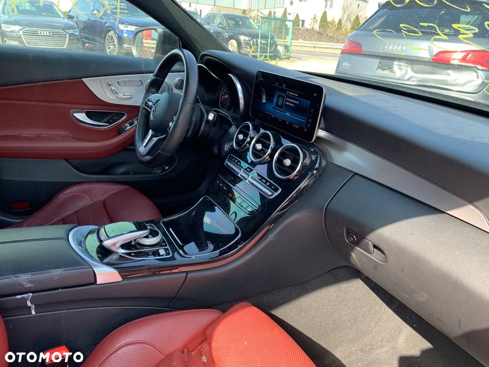 Mercedes-Benz Klasa C 300 4Matic 9G-TRONIC - 14