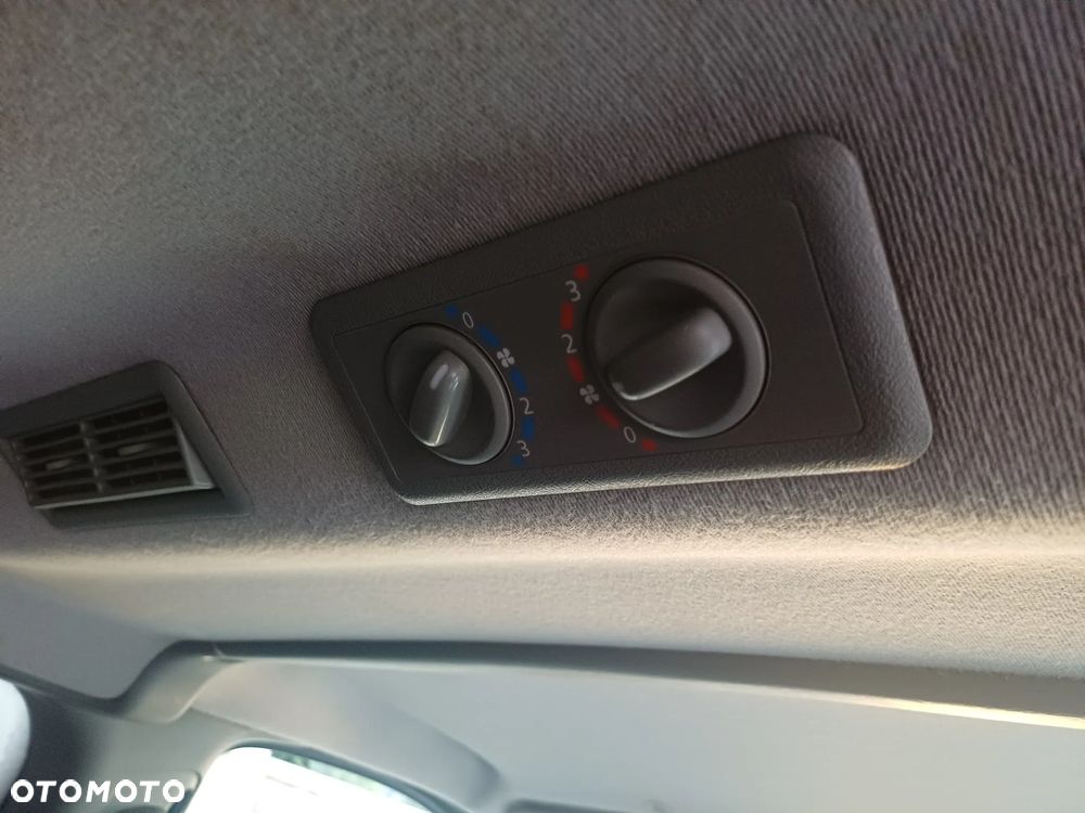 Renault Trafic - 23