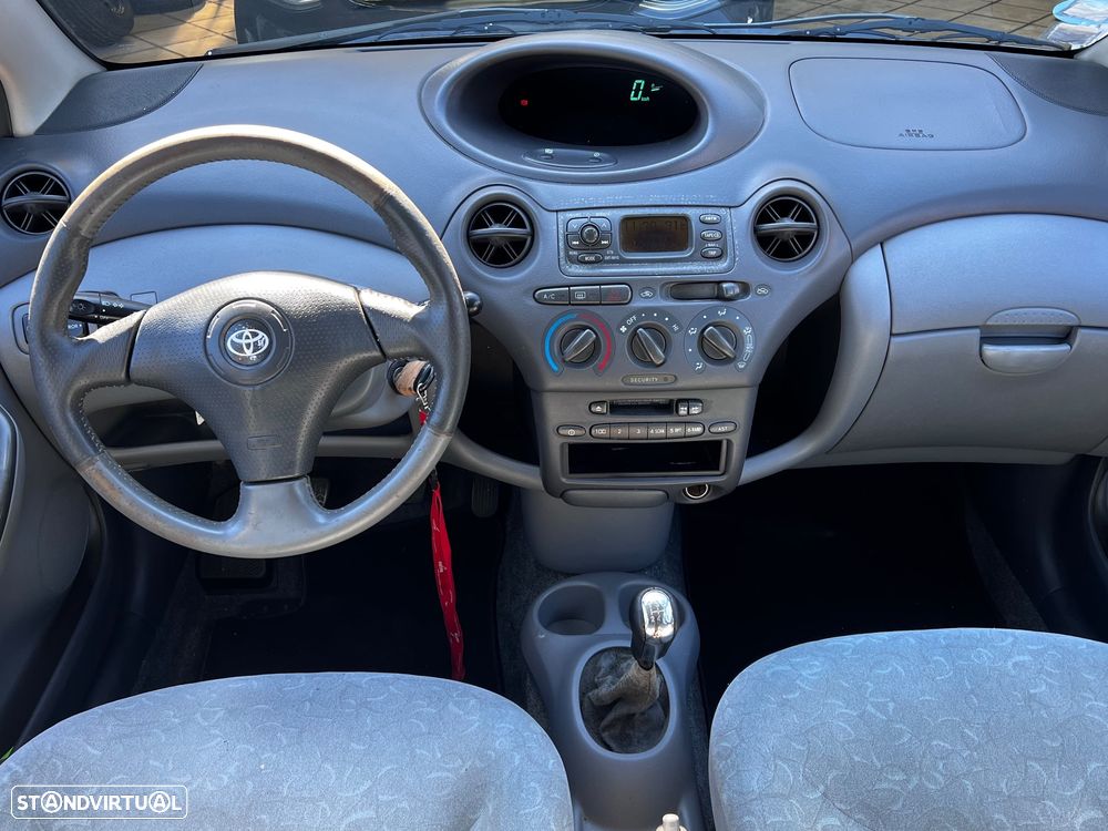Toyota Yaris 1.0 Base C/Radio - 9