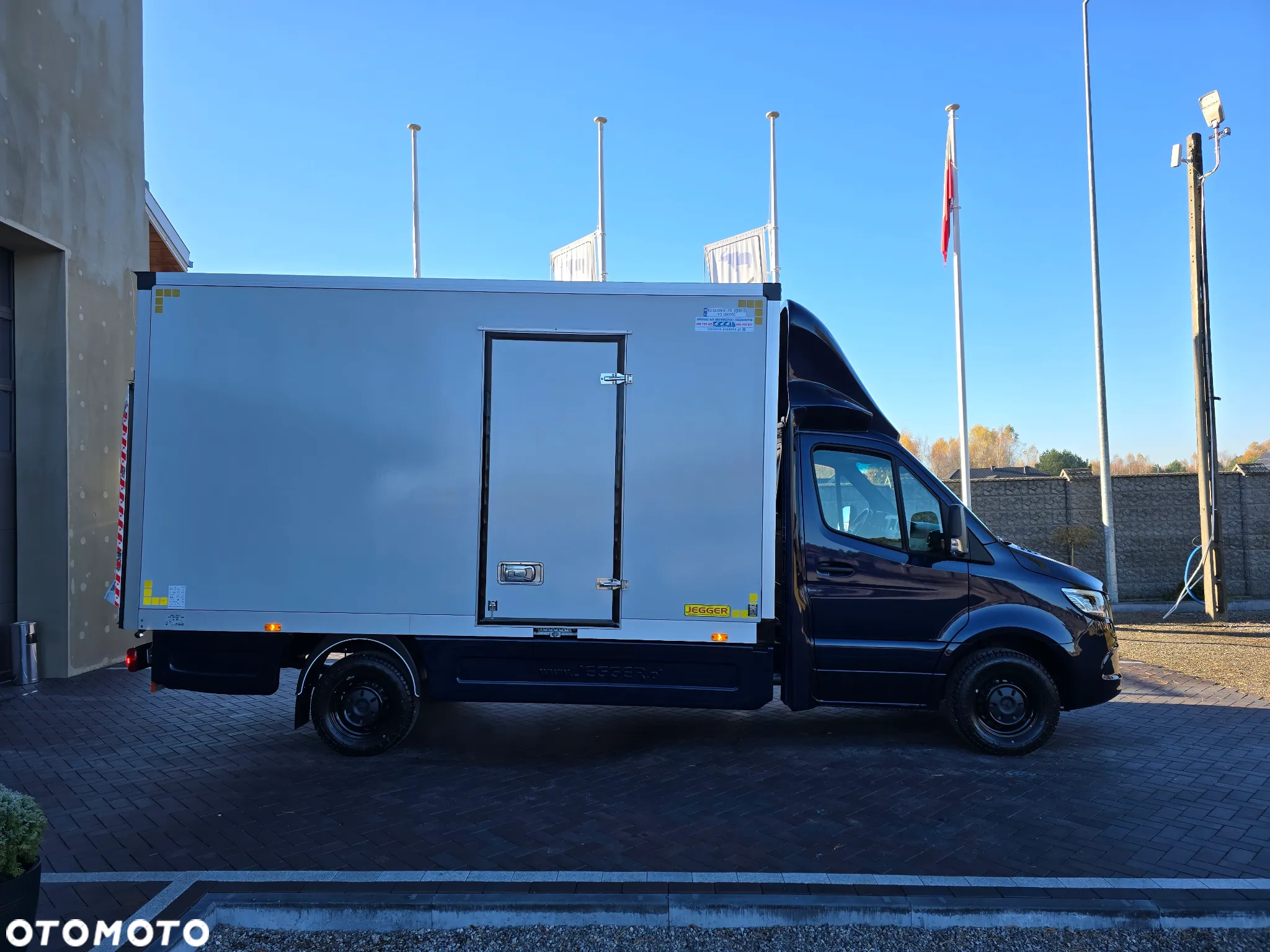 Mercedes-Benz SPRINTER 319 3.0 CDI KONTENER 4,28cmDługi 2,29cmSzero 2,24cmWysok + WINDA 750Kg 42Tyś km SERWIS DO OSTATNIEGO Km ASO MERCEDES-BENZ SALON PL STAN NOWY NOWY NOWY FABRYCZNA GWARANCJA - 8