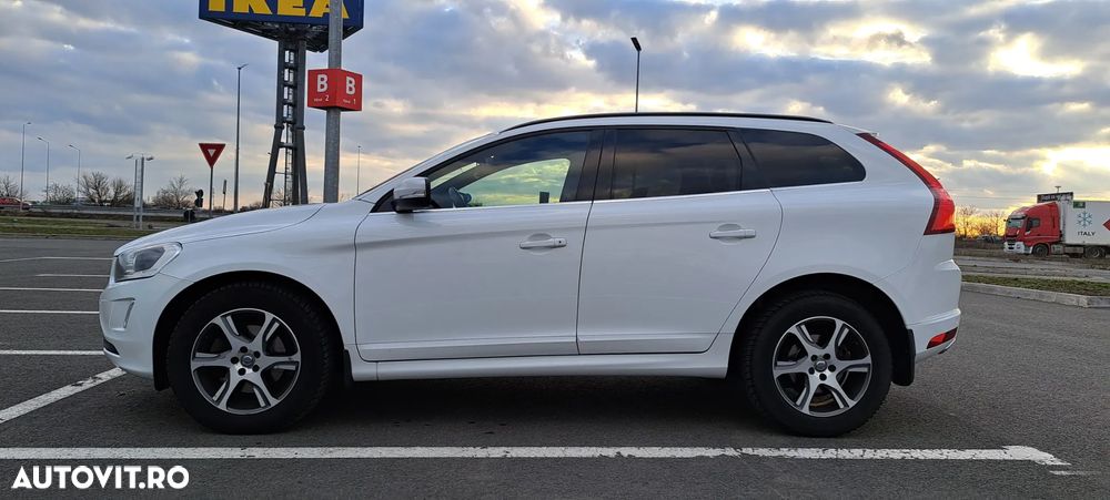 Volvo XC 60 D5AWD Momentum - 4