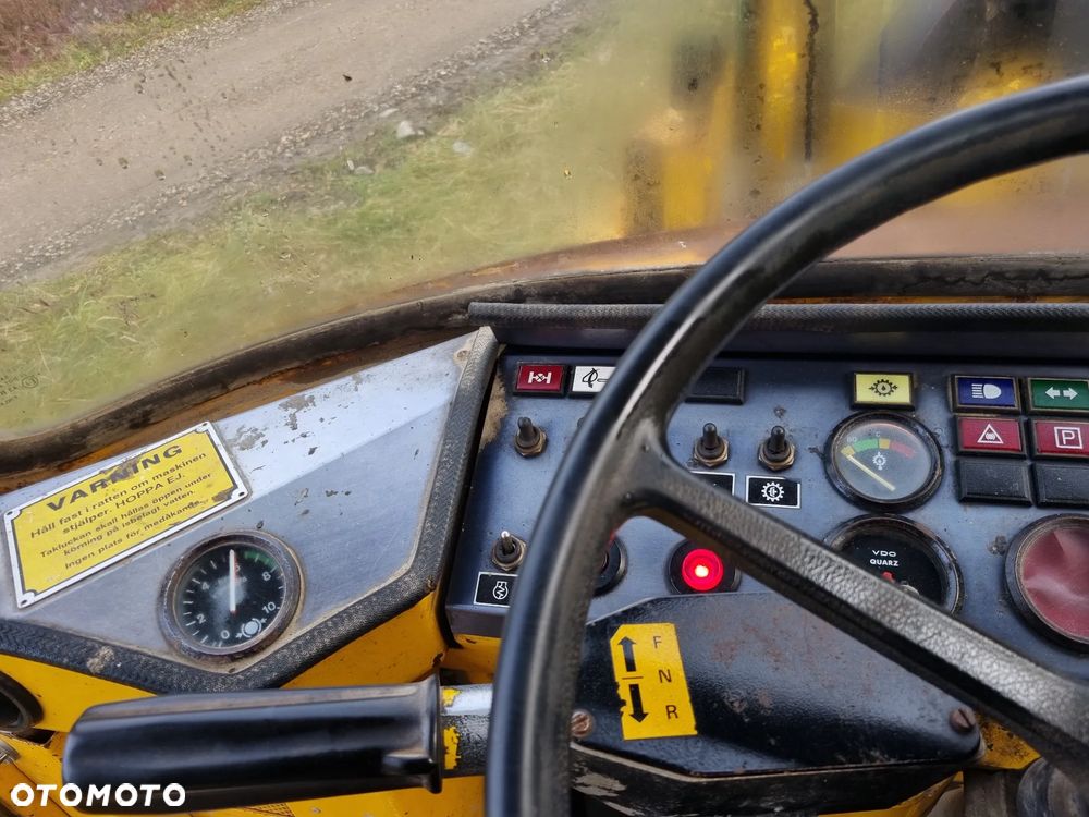 Volvo BM 4400 Ładowarka Fadroma Sprowadzona z Norwegii Widły Łyżka Bocian Wysięgnik! Aktualne badania w DEKRA! Oryginał zadbana Bez luzów i wycieków Potężna Moc. Nie pracowała w Kraju! 6 cylindrów pneumat Hamulec Opony jak Nowe - 35