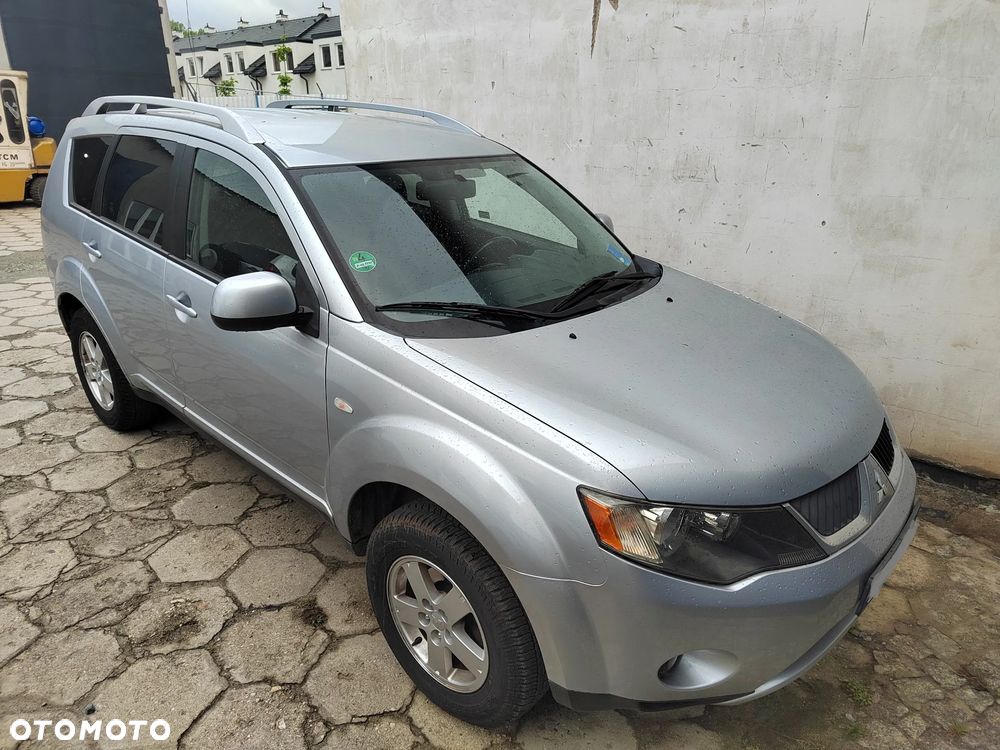Mitsubishi Outlander 2.4 Invite 2WD - 1