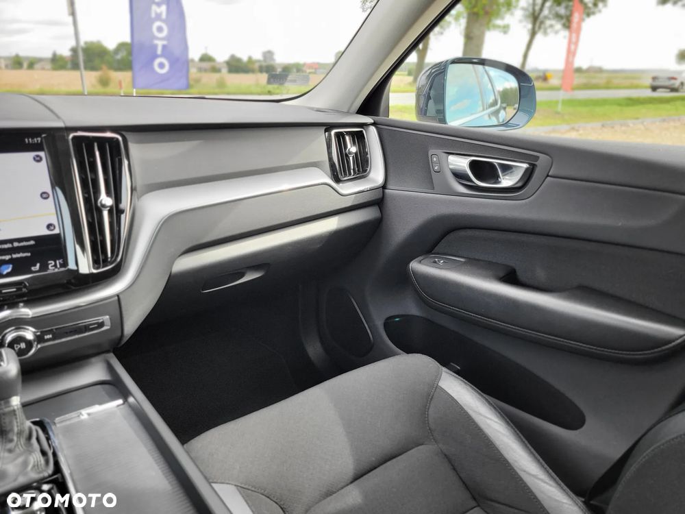 Volvo XC 60 T4 Momentum Pro - 13
