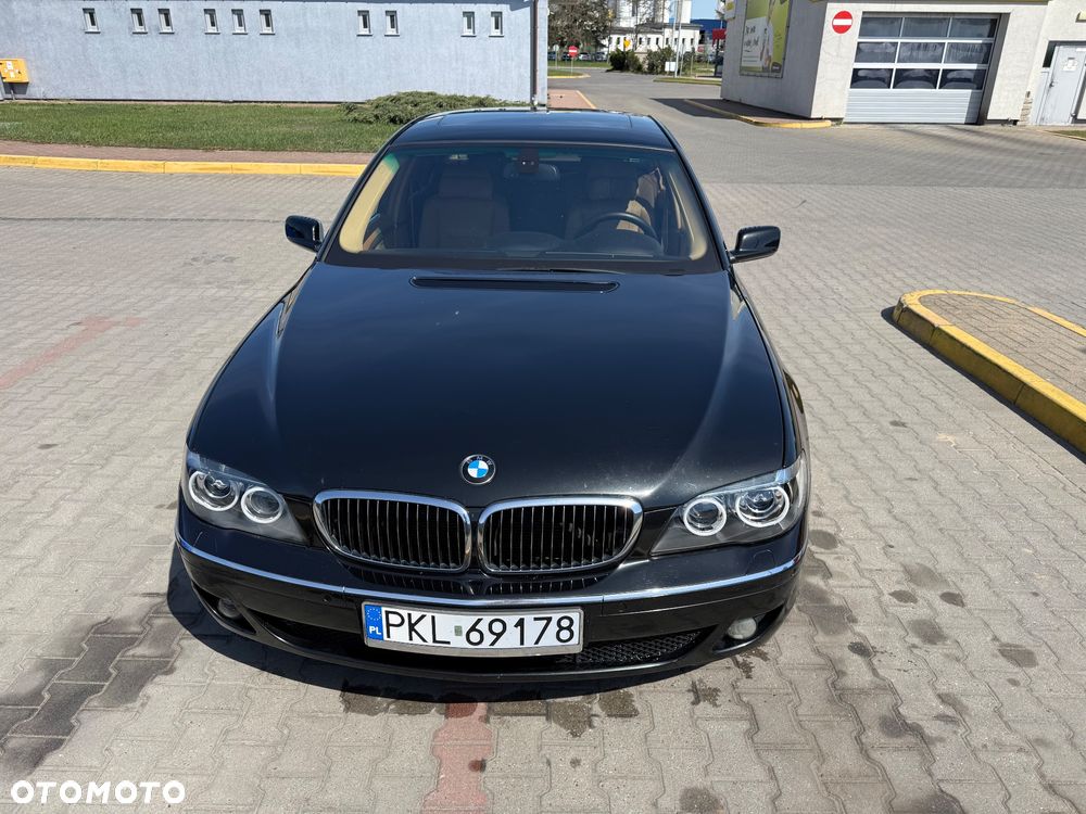 BMW Seria 7 750i - 10