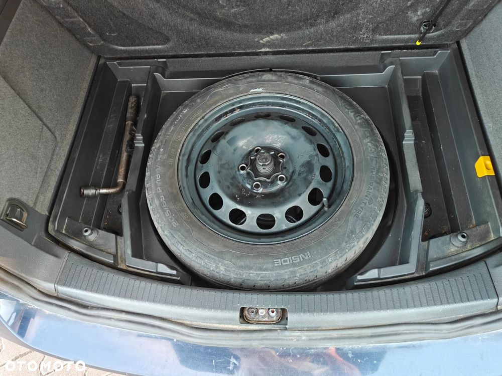 Volkswagen Touran - 22