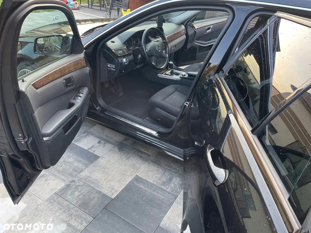 Mercedes-Benz Klasa E 200 CGI BlueEffICIENCY Elegance - 5