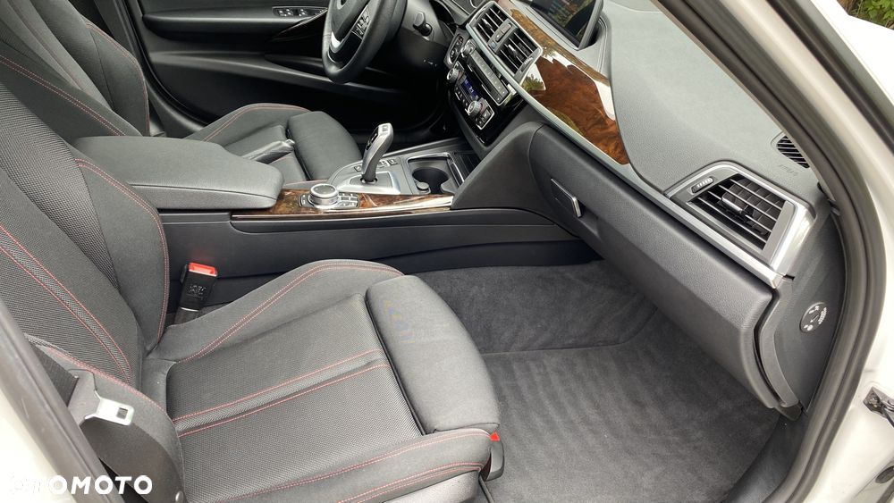 BMW Seria 3 330i GPF xDrive Sport Line Sport - 33