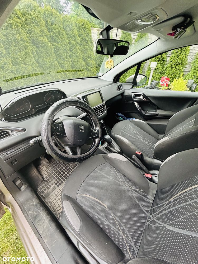 Peugeot 208 - 6