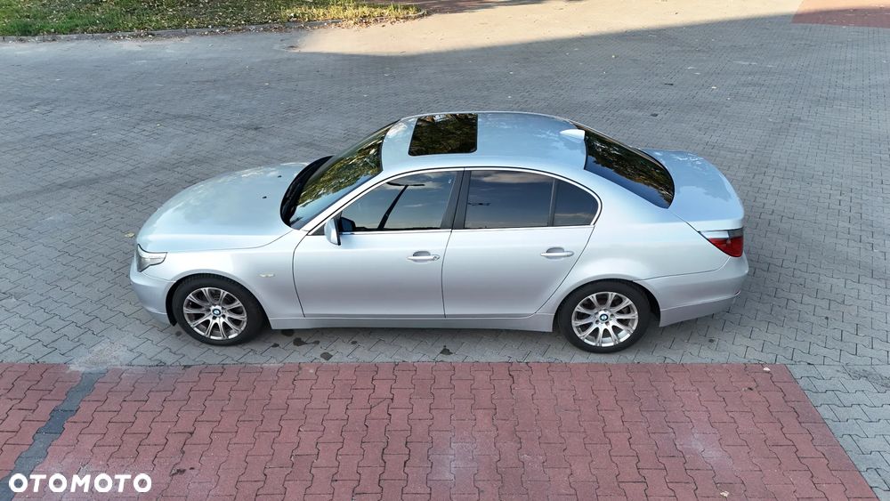 BMW Seria 5 525d - 23