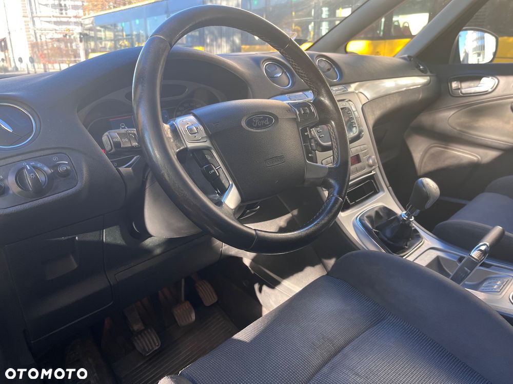 Ford S-Max - 13