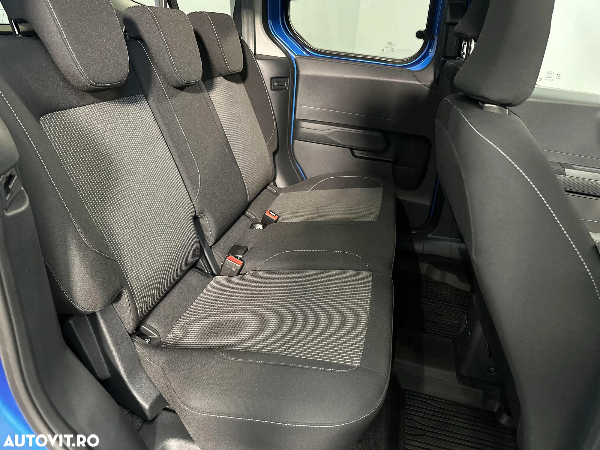 Ford Tourneo Courier - 12