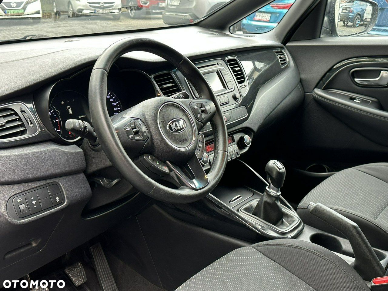 Kia Carens 1.6 GDI L - 10