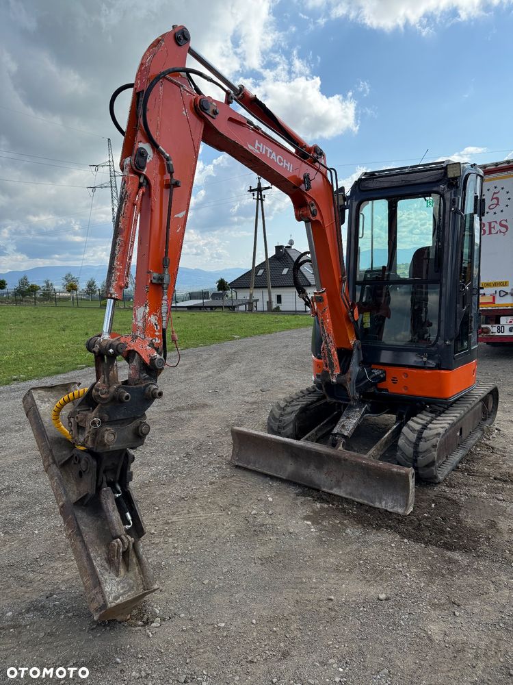 Hitachi Zx30 - 7