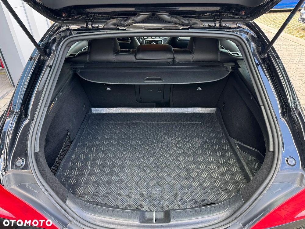 Mercedes-Benz CLA 220 d 7G-DCT - 12