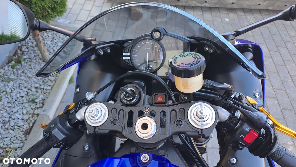 Yamaha R1 - 10