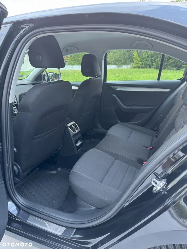 Skoda Octavia 1.6 TDI Elegance DSG - 8