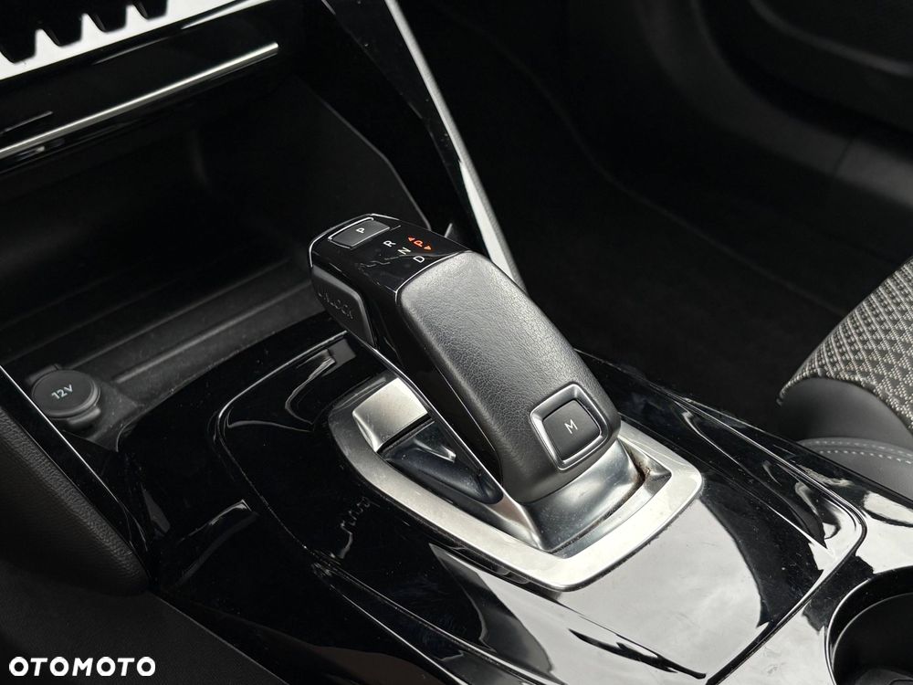 Peugeot 2008 PureTech 130 EAT8 GT - 26