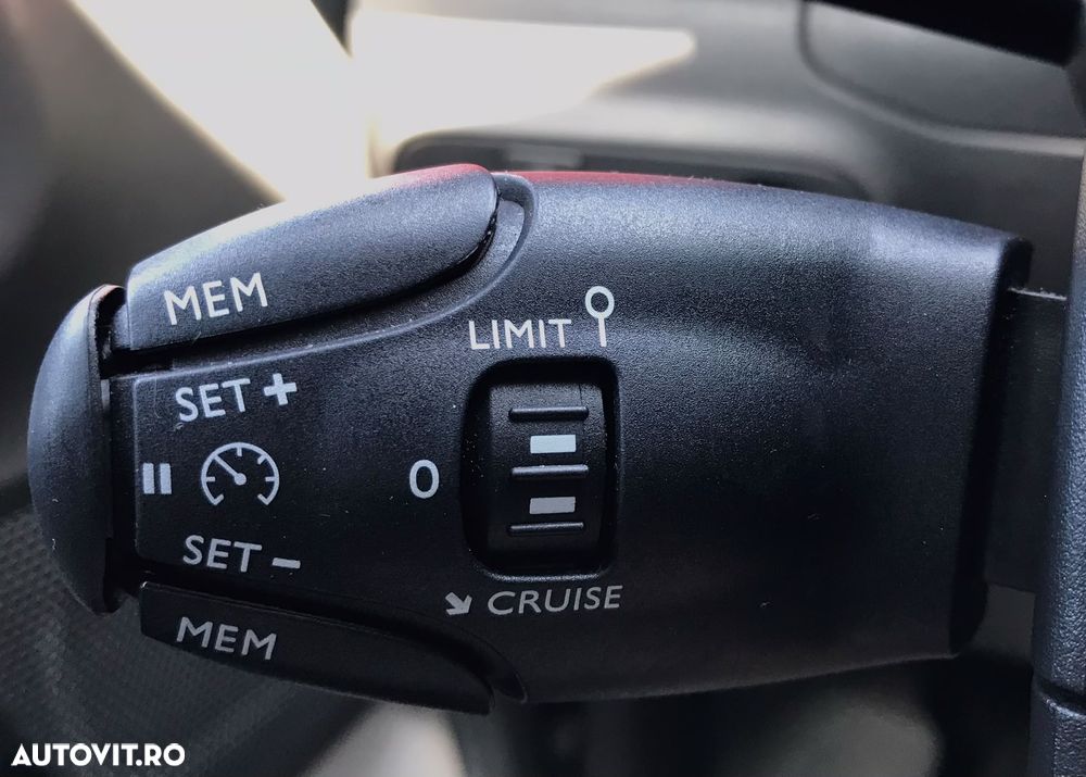 Citroën C3 1.2 PureTech S&S EAT6 Shine - 18