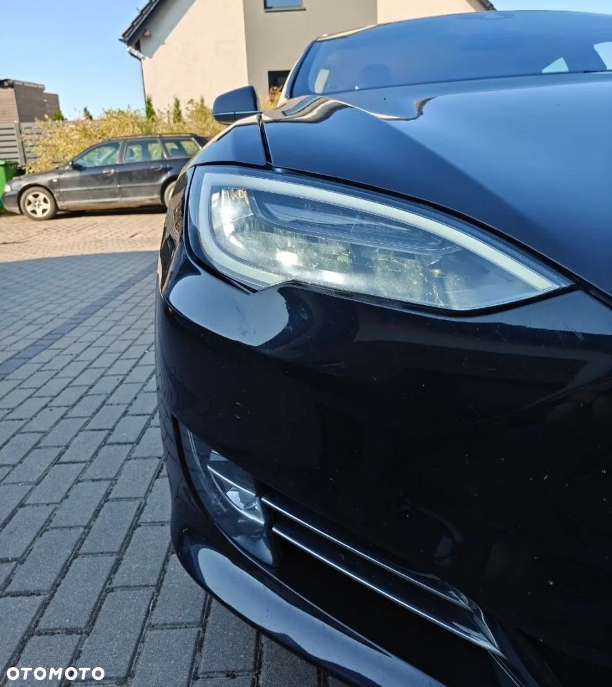 Tesla Model S - 11