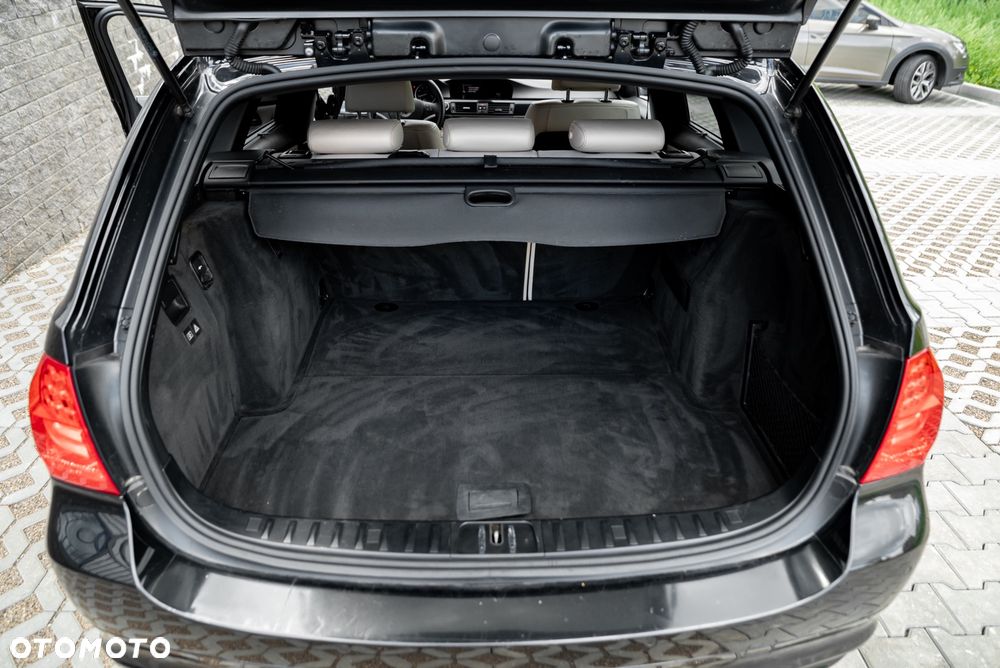 BMW Seria 3 325i xDrive Edition Exclusive - 16