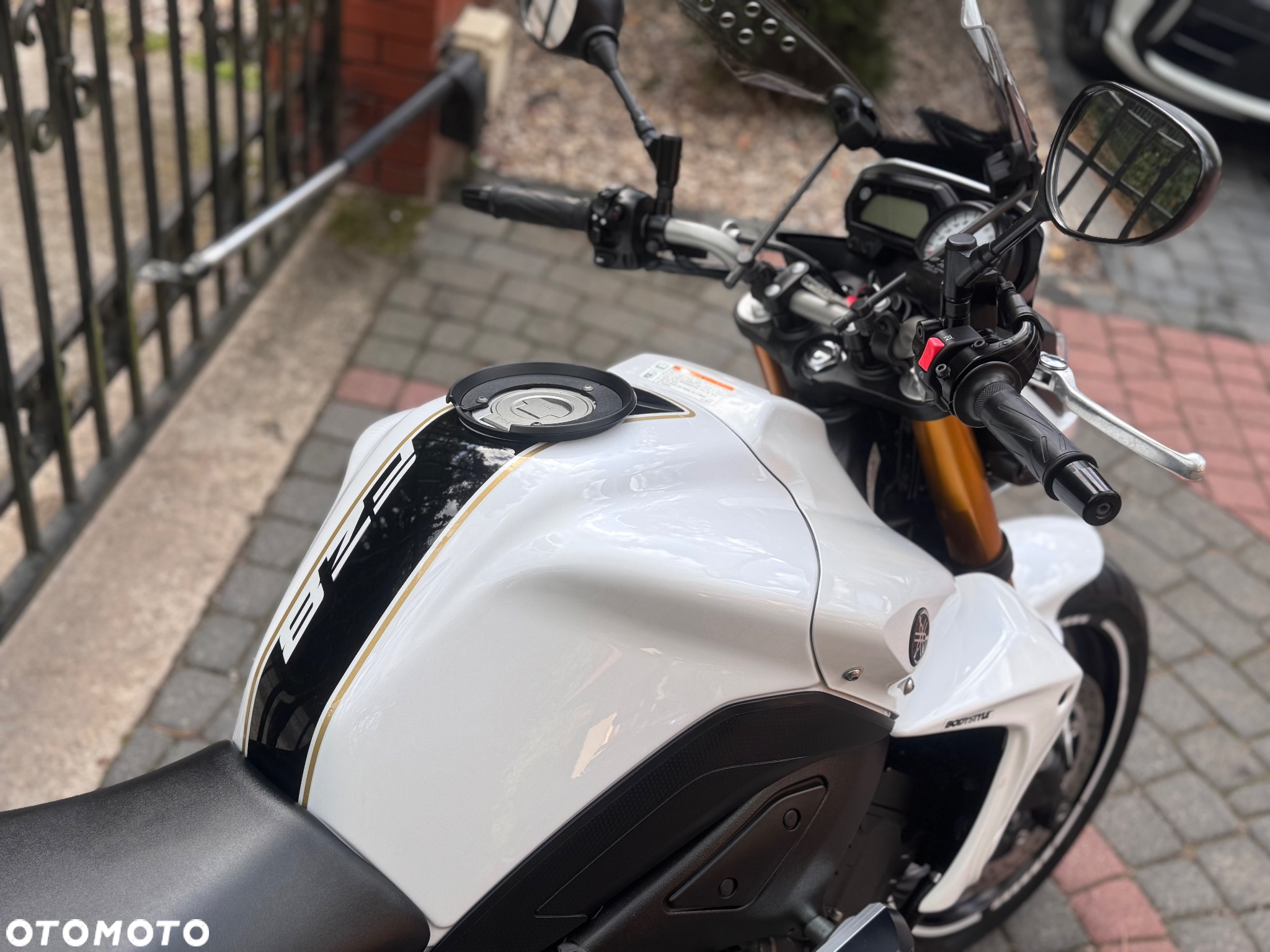 Yamaha FZ8 - 14