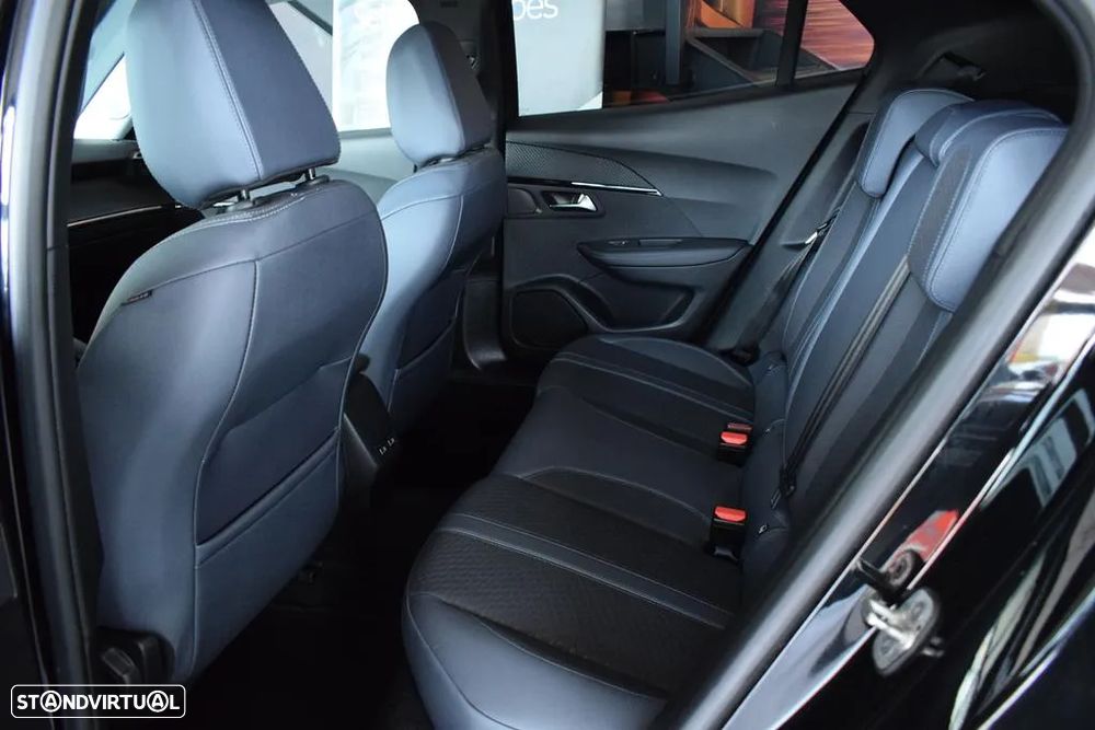 Peugeot 2008 1.5 BlueHDi Allure EAT8 - 37