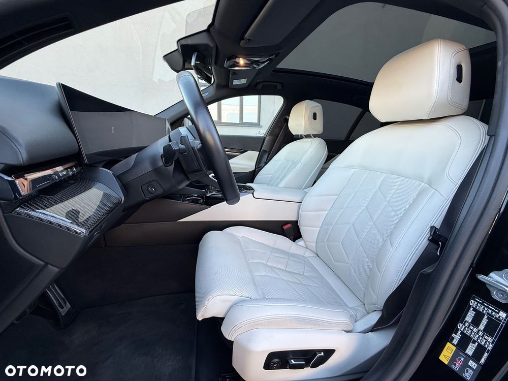 BMW Seria 5 550e xDrive PHEV M Sport - 13