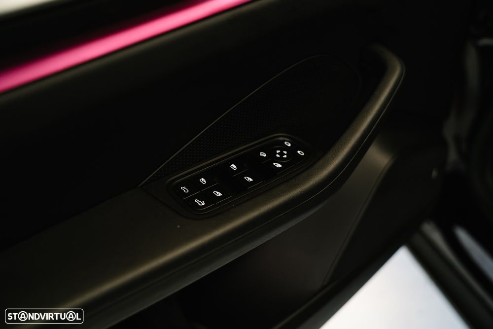 Porsche Macan Electric - 32