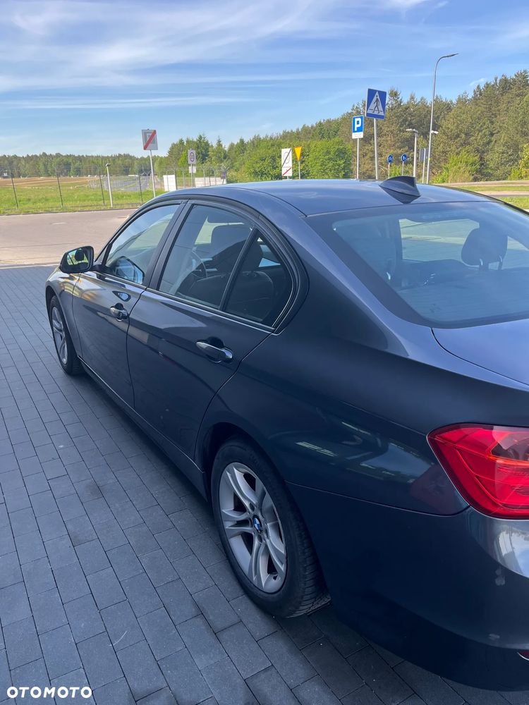 BMW Seria 3 318d - 4