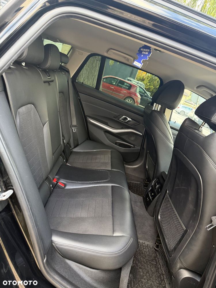 BMW Seria 3 318d - 11