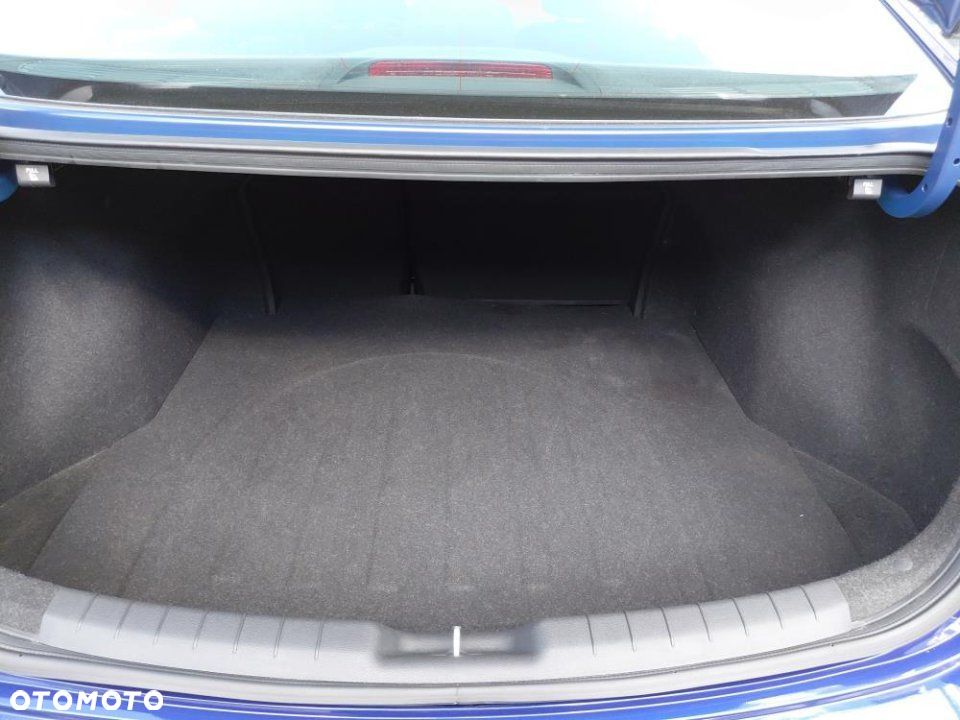 Hyundai Elantra - 31