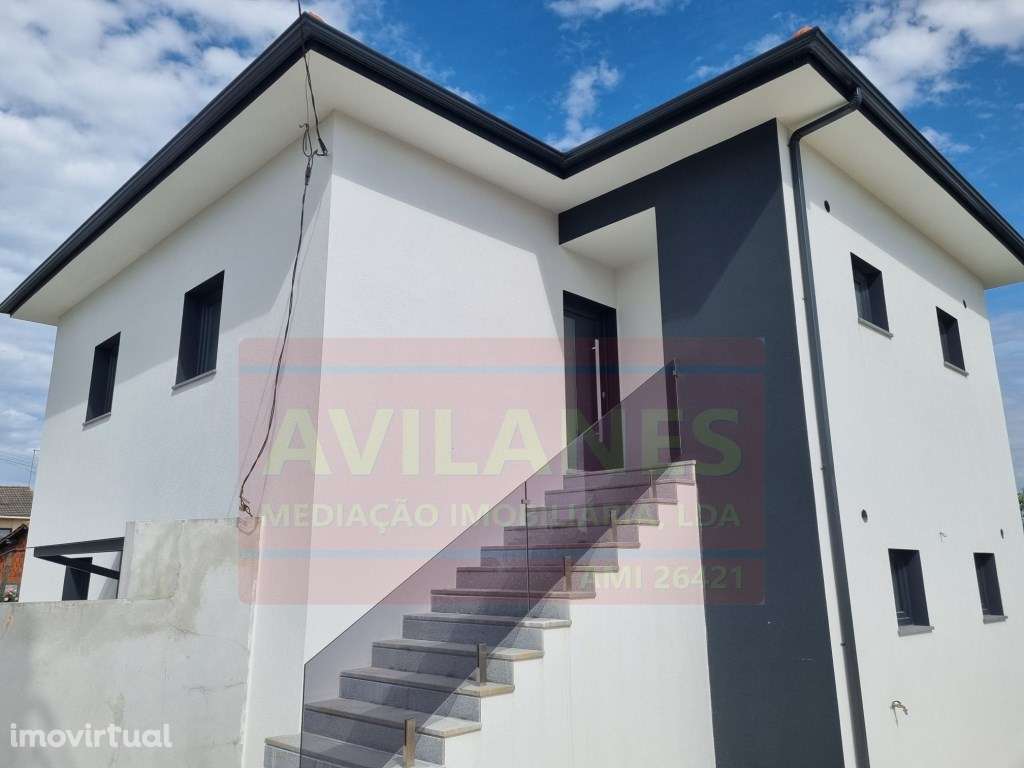 ANDAR MORADIA T2 - LOBÃO - Grande imagem: 2/19