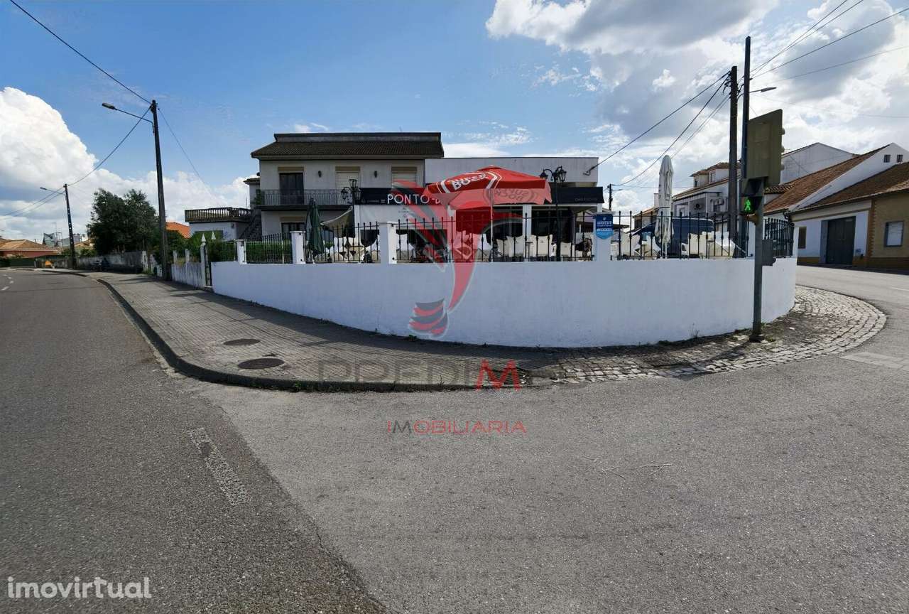 Moradia de tipologia T4 com espaço comercial  Riachos - Torres Novas - Grande imagem: 4/32