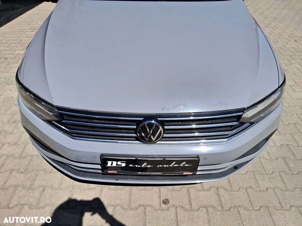 Volkswagen Passat 2.0 TDI DSG Comfortline - 24