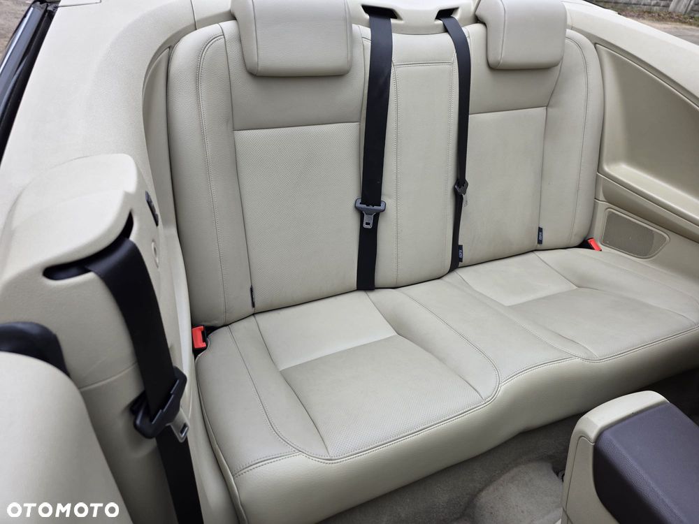 Ford Focus 2.0 16V Titanium - 12