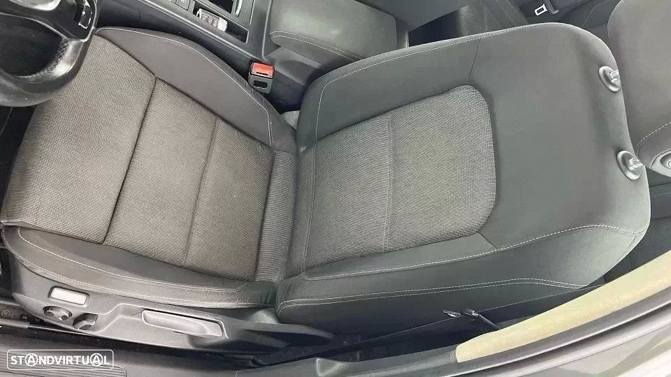 VW Passat 1.6 TDI Highline - 9