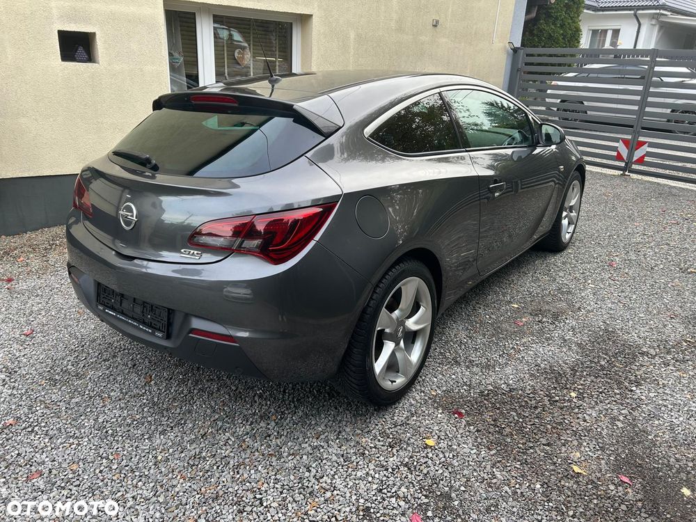 Opel Astra 2012 photo 2