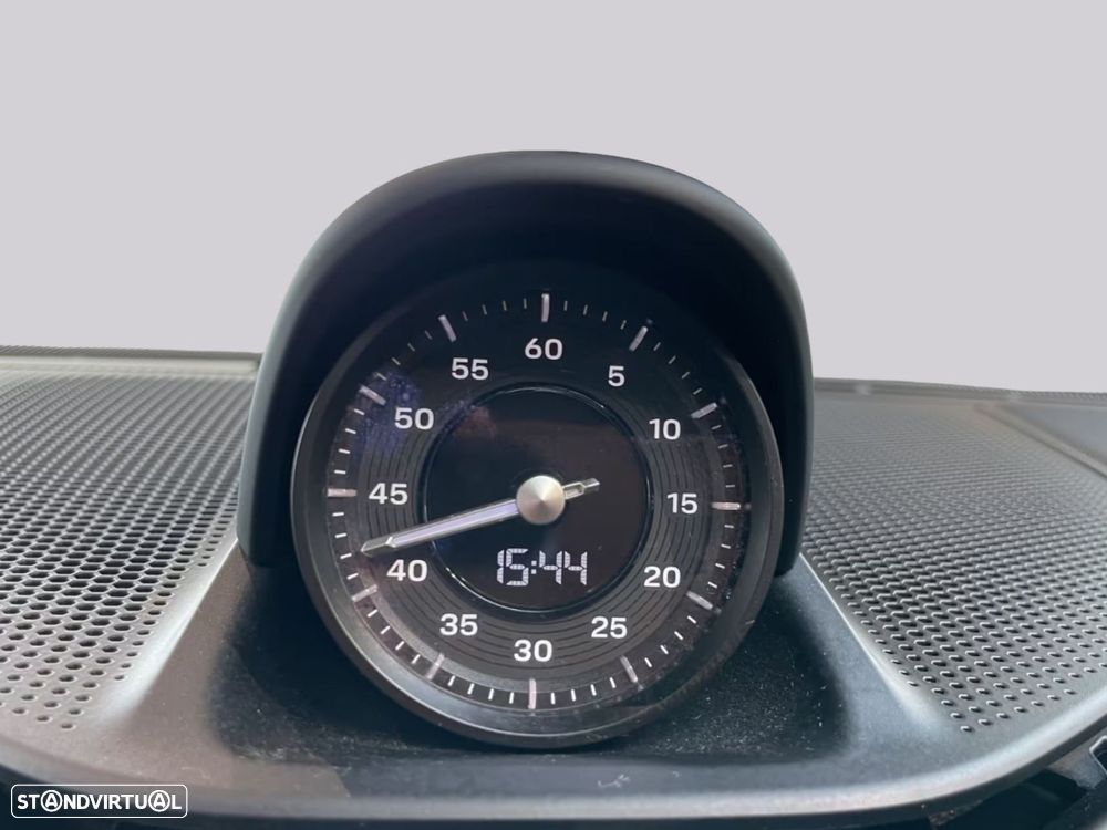 Porsche Taycan Sport Turismo - 12