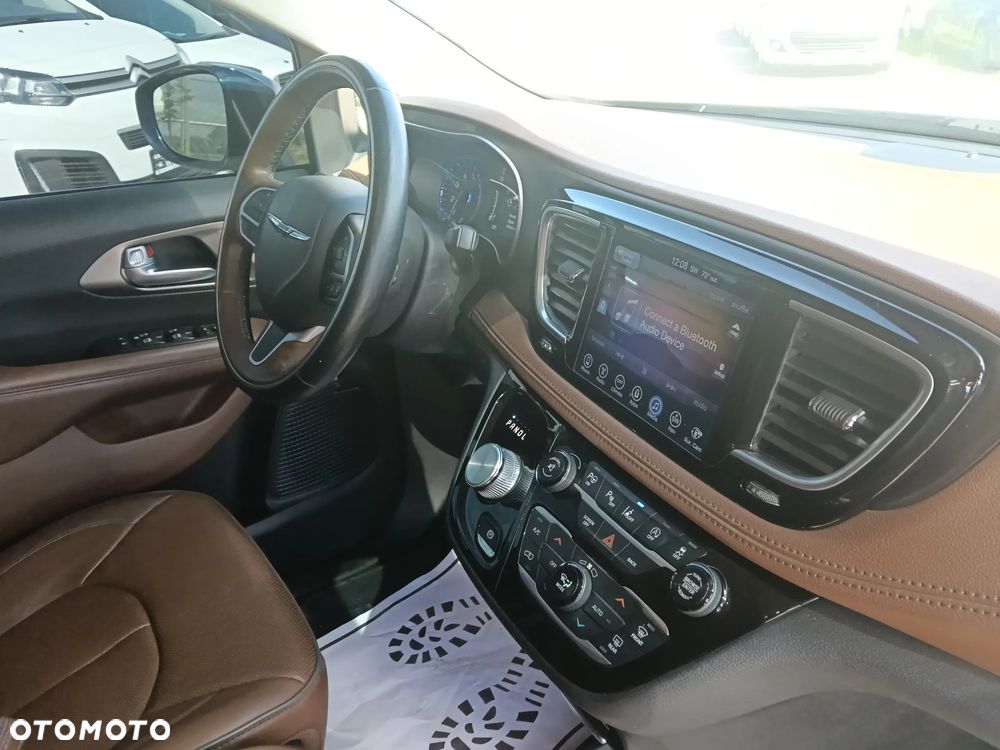 Chrysler Pacifica - 12