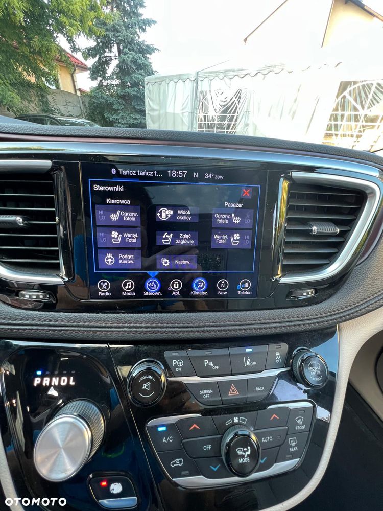 Chrysler Pacifica - 19