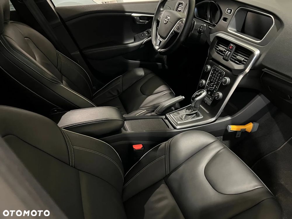 Volvo V40 D3 Drive-E R-Design Momentum - 9