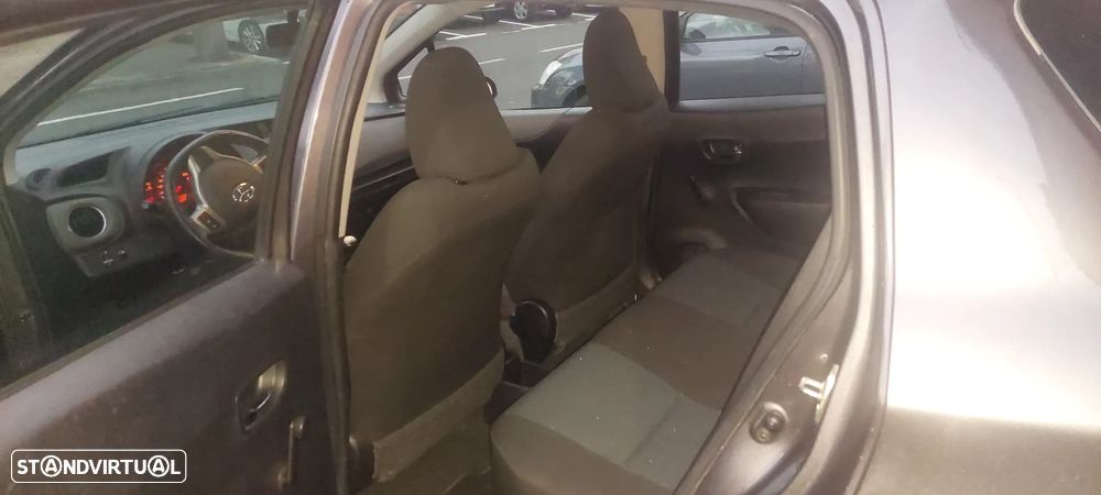Toyota Yaris 1.4 D-4D Edition - 2