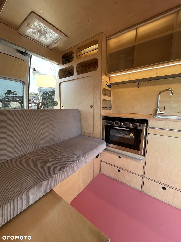 Volkswagen Transporter - 2