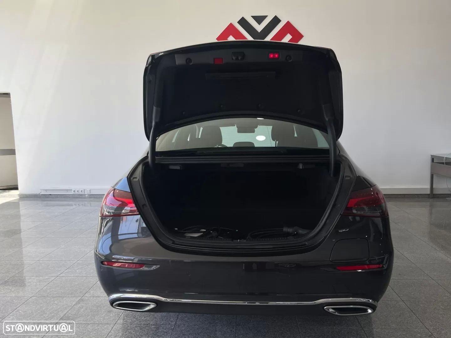 Mercedes-Benz E 300 de AMG Line - 18