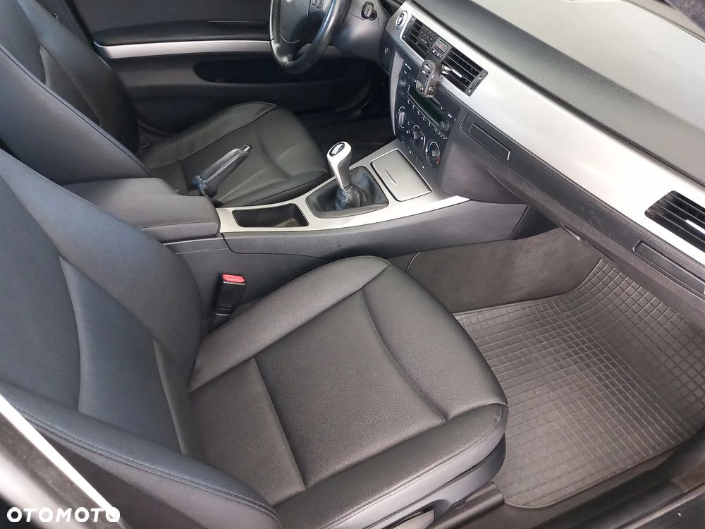 BMW Seria 3 318d - 10