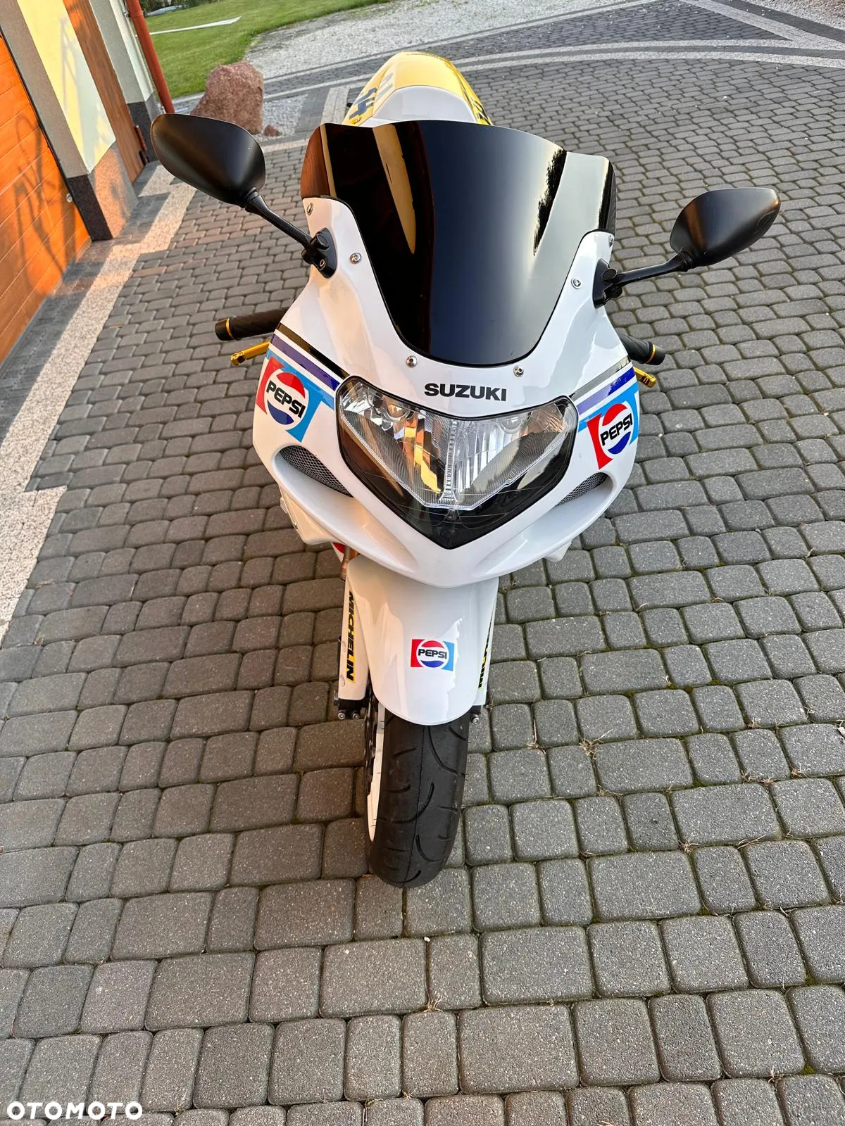 Suzuki GSX-R - 6