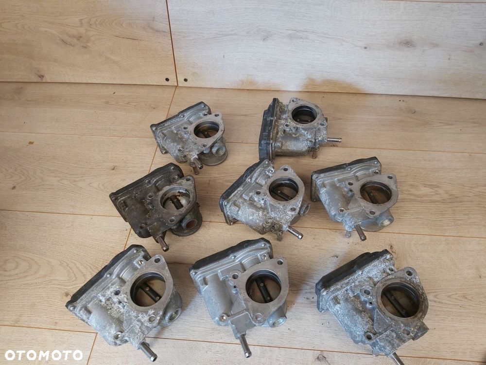 Toyota Yaris III przepustnica 1,5 hybryda 22030-47040 - 2